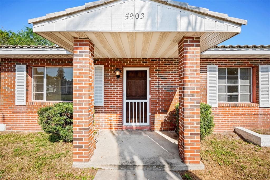 5903 48TH AVENUE N KENNETH CITY, FL 33709