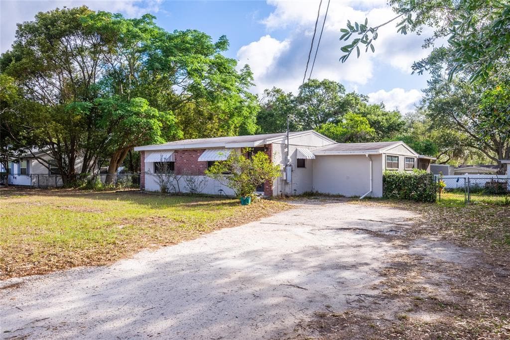 305 LIMONA ROAD UNIT RE BRANDON, FL 33510