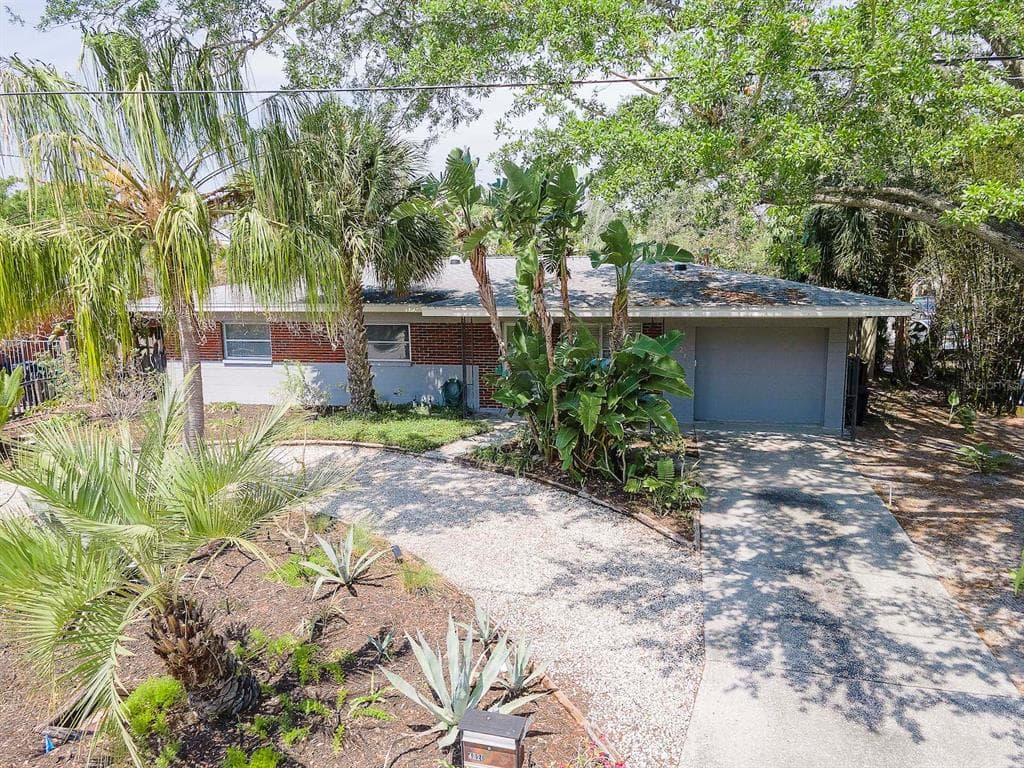 4821 W BAY COURT AVENUE TAMPA, FL 33611