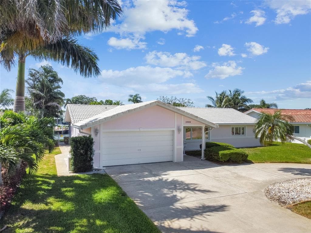 2068 MICHIGAN AVENUE NE ST PETERSBURG, FL 33703