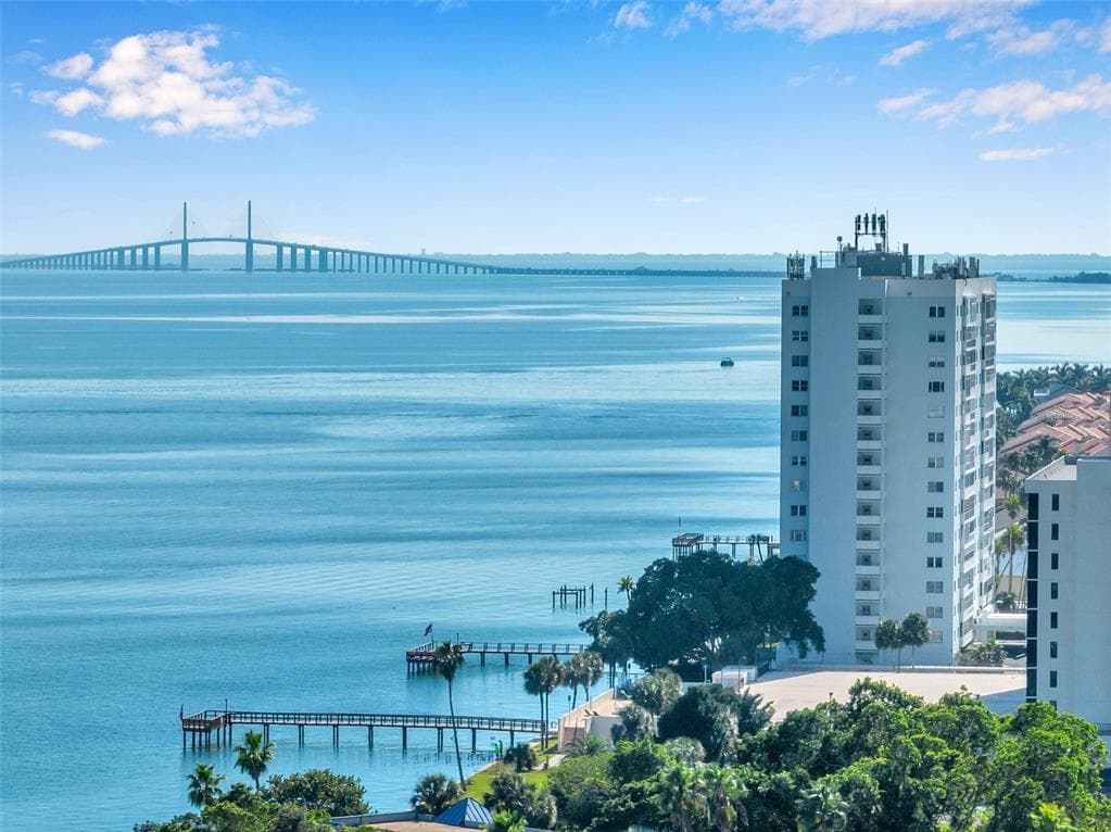 7200 SUNSHINE SKYWAY LANE S UNIT 2F ST PETERSBURG, FL 33711