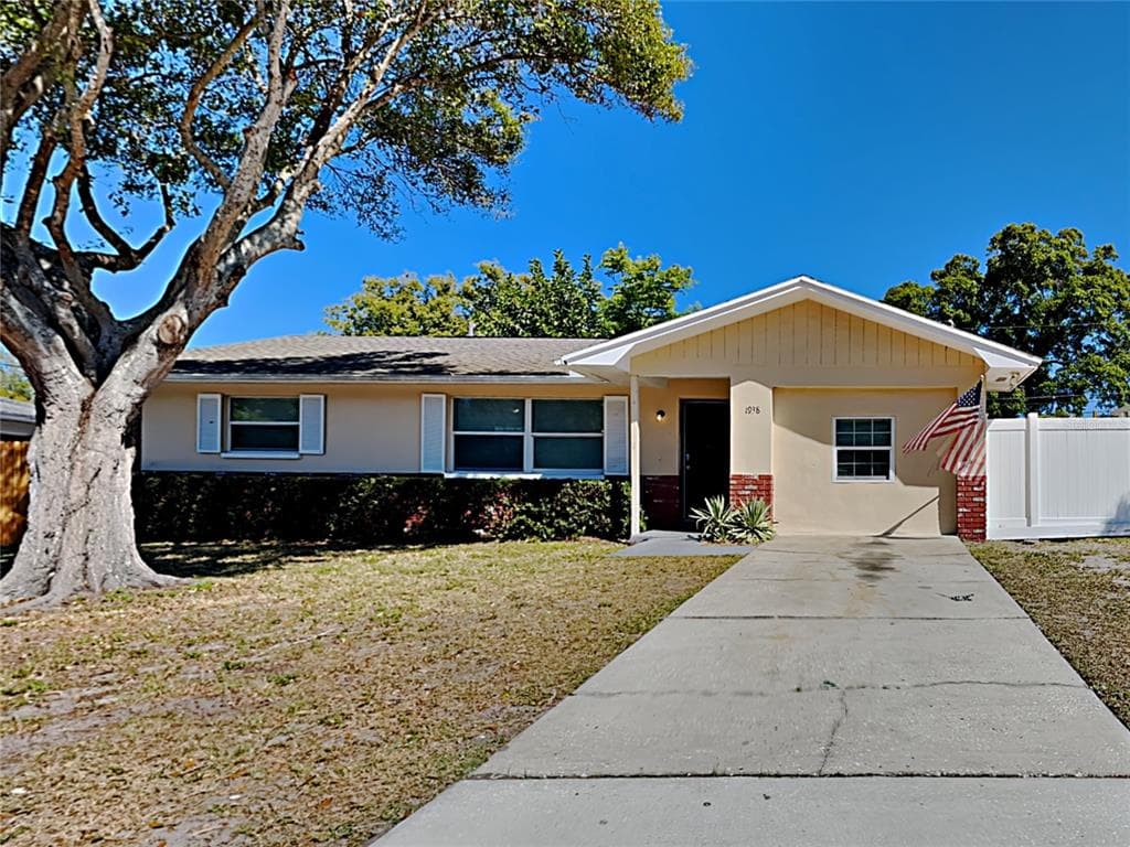 1938 TROPIC BOULEVARD N LARGO, FL 33770