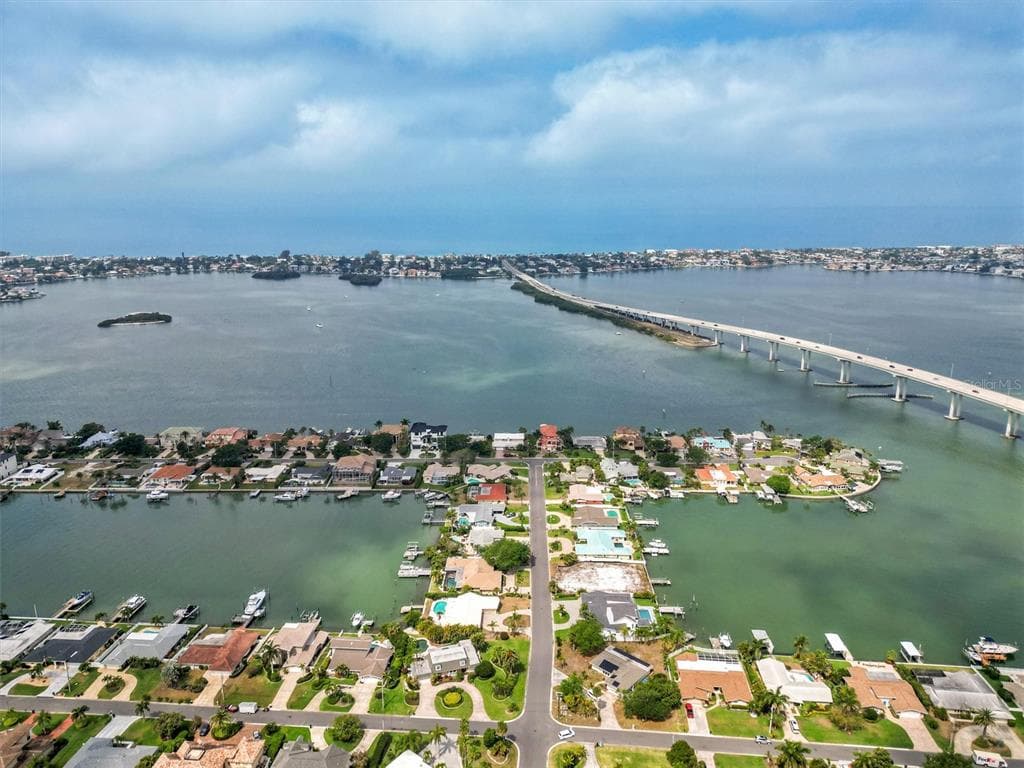 200 DRIFTWOOD LANE LARGO, FL 33770