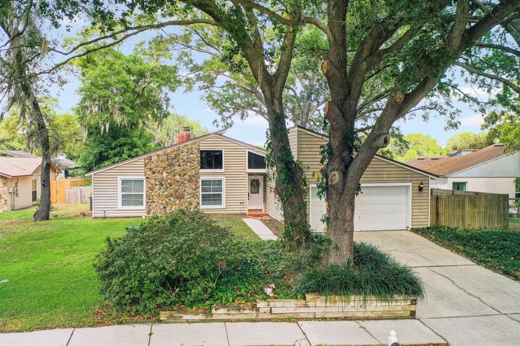 1009 SAMY DRIVE TAMPA, FL 33613