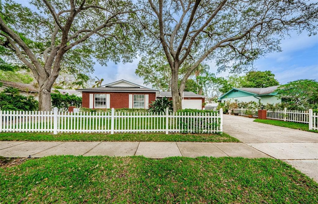 1510 DINNERBELL LANE E DUNEDIN, FL 34698
