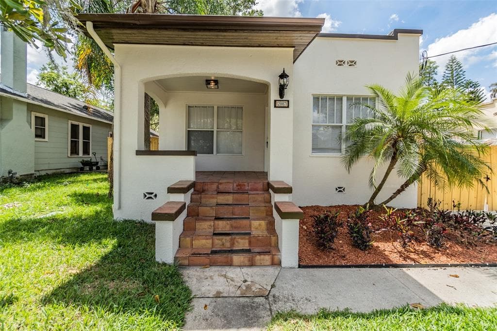 207 W TEVER STREET PLANT CITY, FL 33563