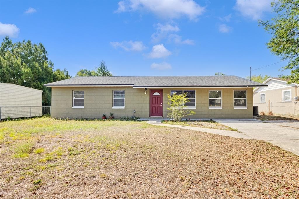 1105 WILLOW COURT TAVARES, FL 32778