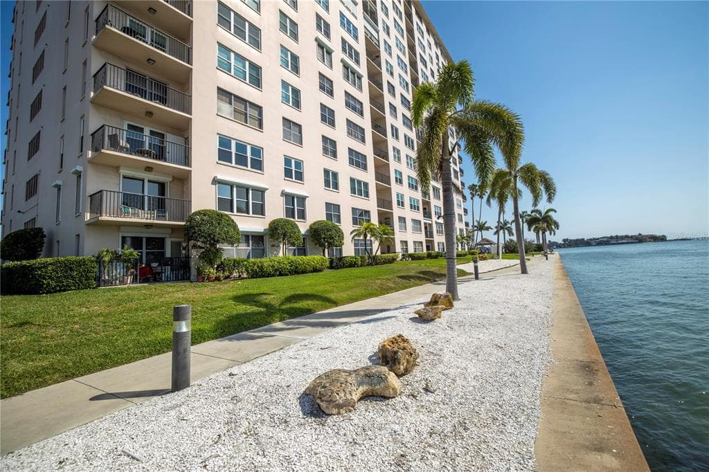 5220 BRITTANY DRIVE S UNIT 406 ST PETERSBURG, FL 33715