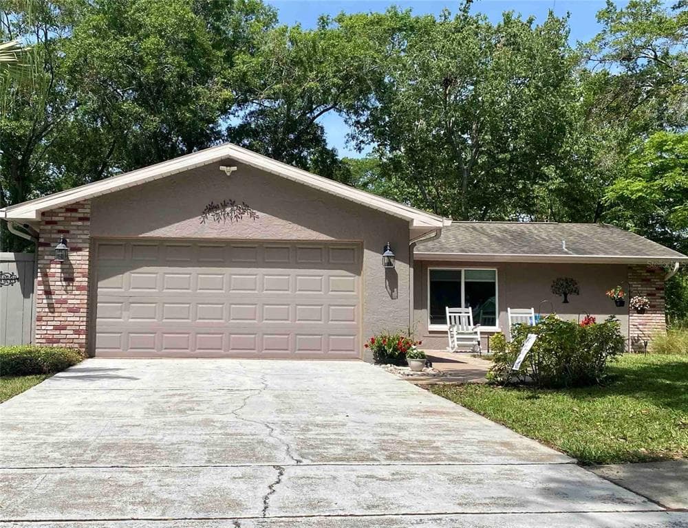 2821 LOMOND DRIVE PALM HARBOR, FL 34684