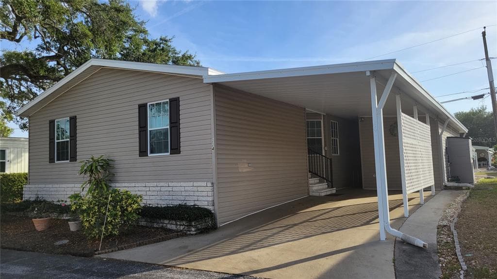 585 SKY HARBOR DRIVE UNIT 224 CLEARWATER, FL 33759