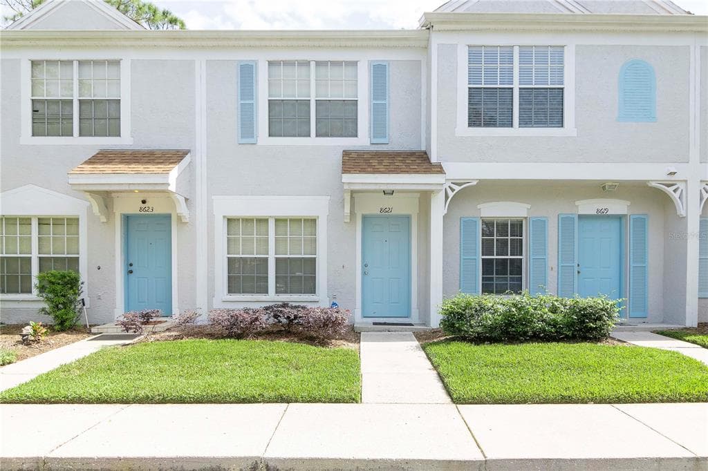 8621 HUNTERS KEY CIRCLE TAMPA, FL 33647