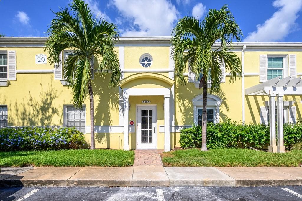 5055 COQUINA KEY DRIVE SE UNIT D ST PETERSBURG, FL 33705