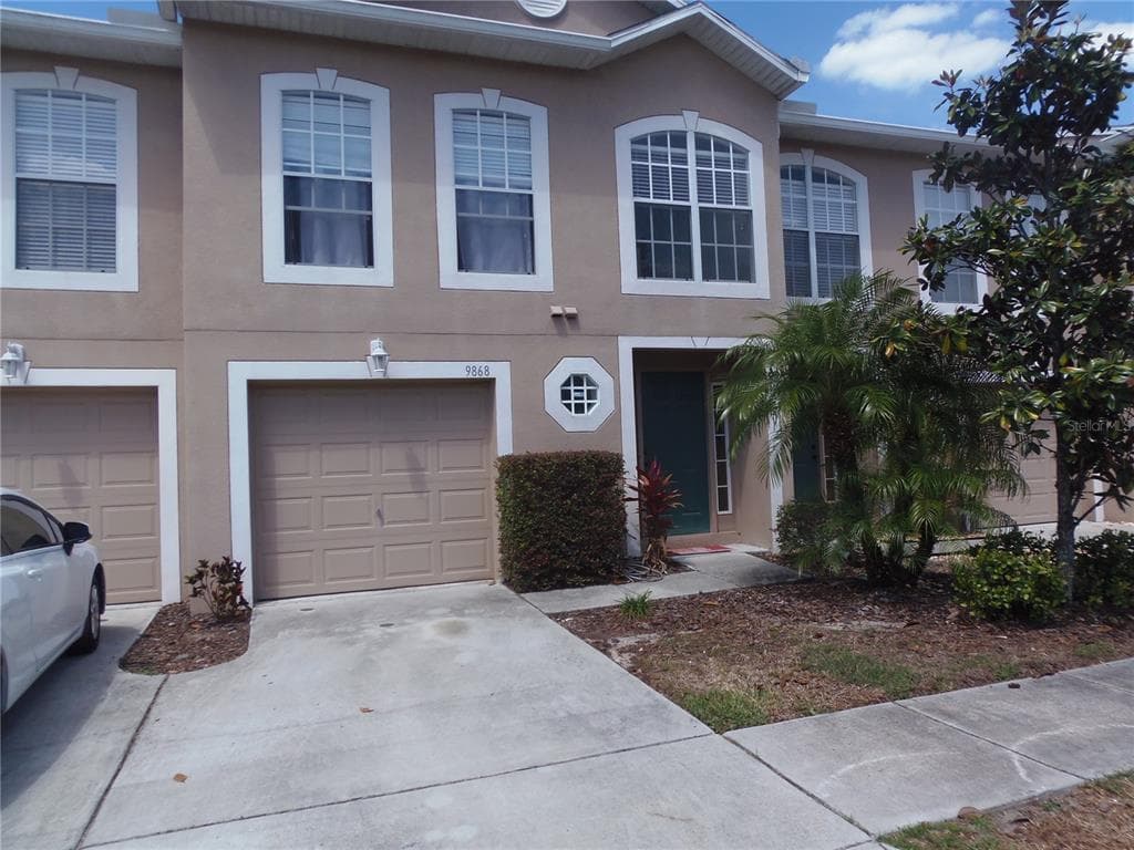 9868 ASHBURN LAKE DRIVE TAMPA, FL 33610