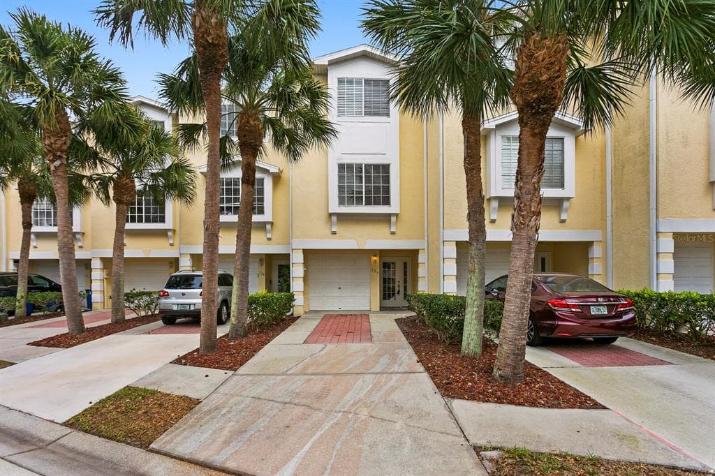 125 BRENT CIRCLE OLDSMAR, FL 34677