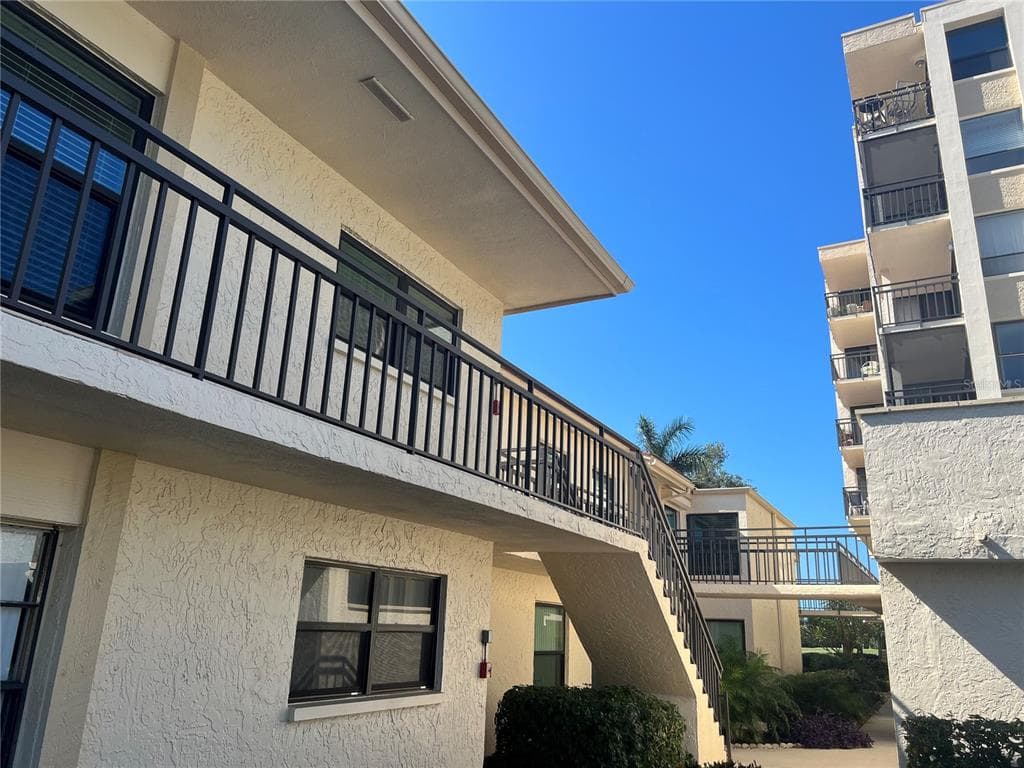 6180 SUN BOULEVARD UNIT 208 ST PETERSBURG, FL 33715