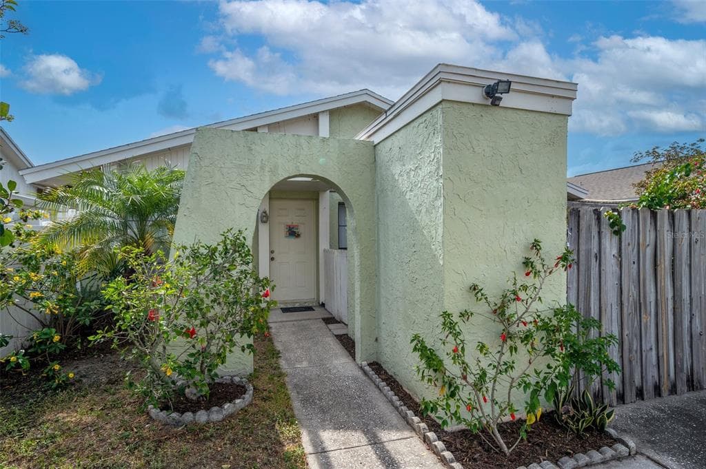 5014 PARKHILL PLACE TAMPA, FL 33624