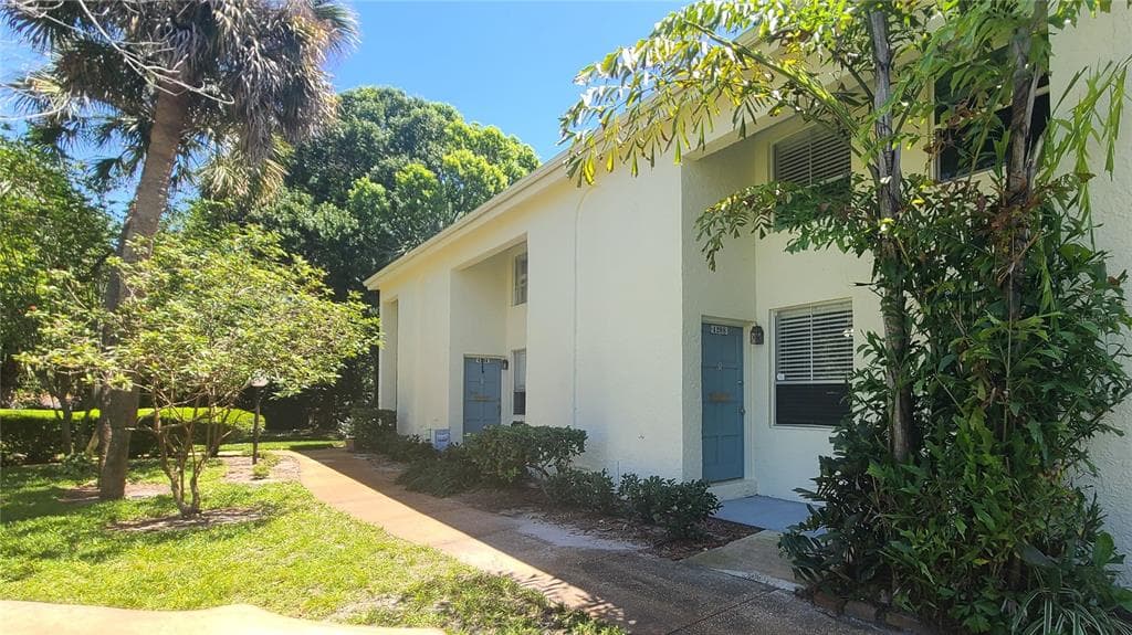 4208 LA PALMA COURT TAMPA, FL 33611
