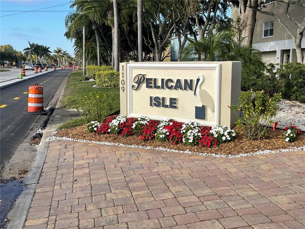 1109 PINELLAS BAYWAY S UNIT 203 TIERRA VERDE, FL 33715