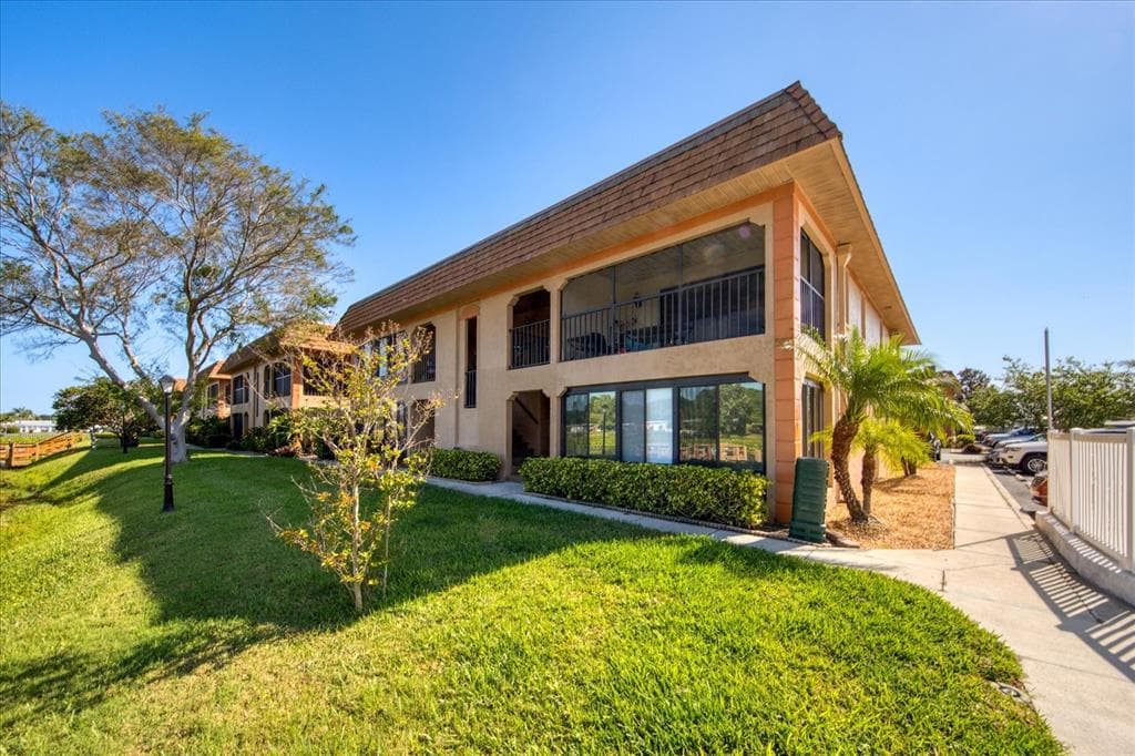 10194 SEMINOLE ISLAND DRIVE UNIT 10194 LARGO, FL 33773