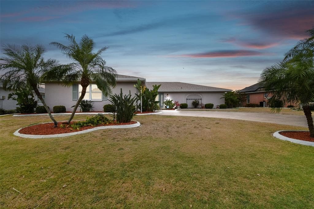 405 SMITHFIELD LANE SUN CITY CENTER, FL 33573