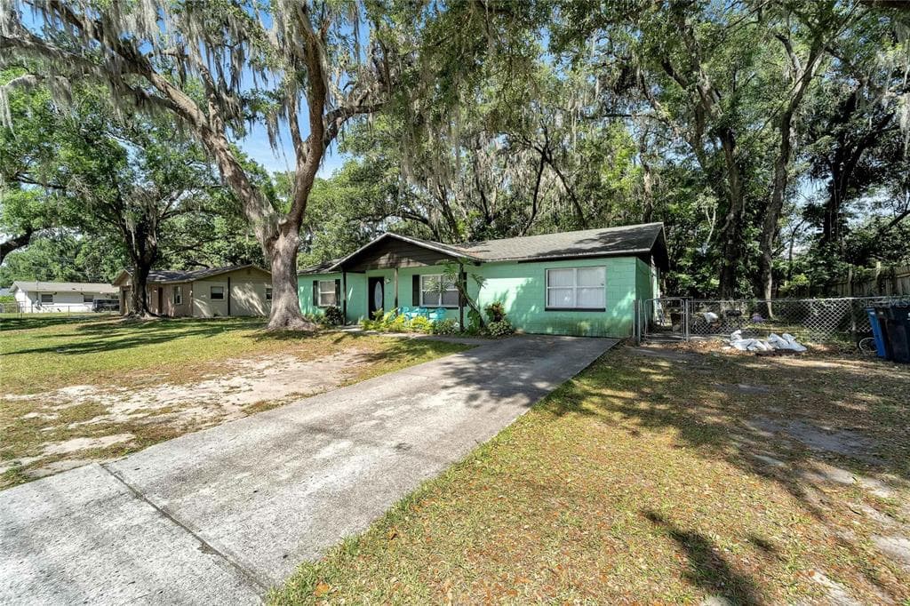 2204 OAKVIEW LANE PLANT CITY, FL 33566