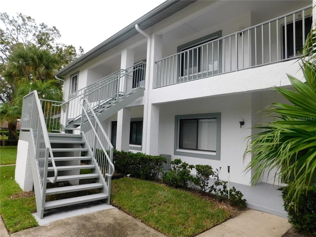 3520 MAGNOLIA RIDGE CIRCLE UNIT 221-G PALM HARBOR, FL 34684