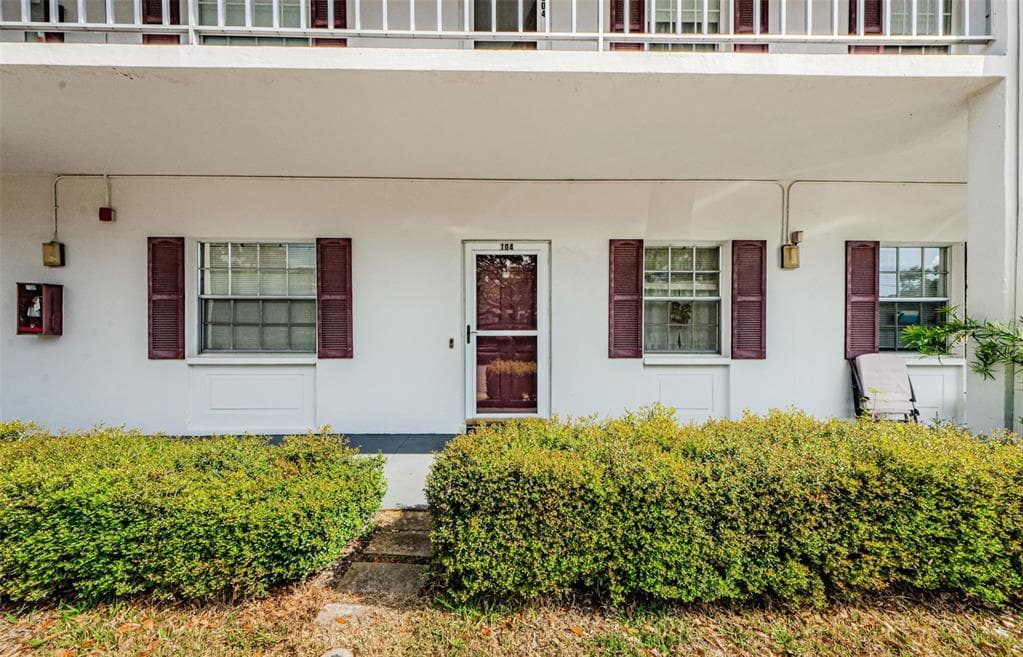 300 CLYDE LANE UNIT 104 DUNEDIN, FL 34698