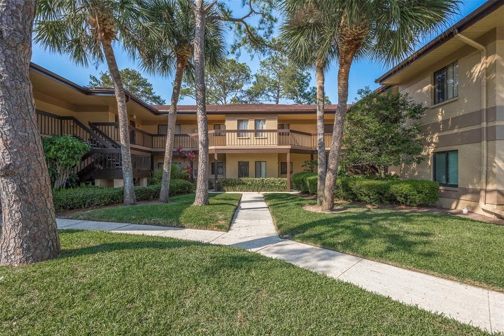 2685 SABAL SPRINGS CIRCLE UNIT 105 CLEARWATER, FL 33761