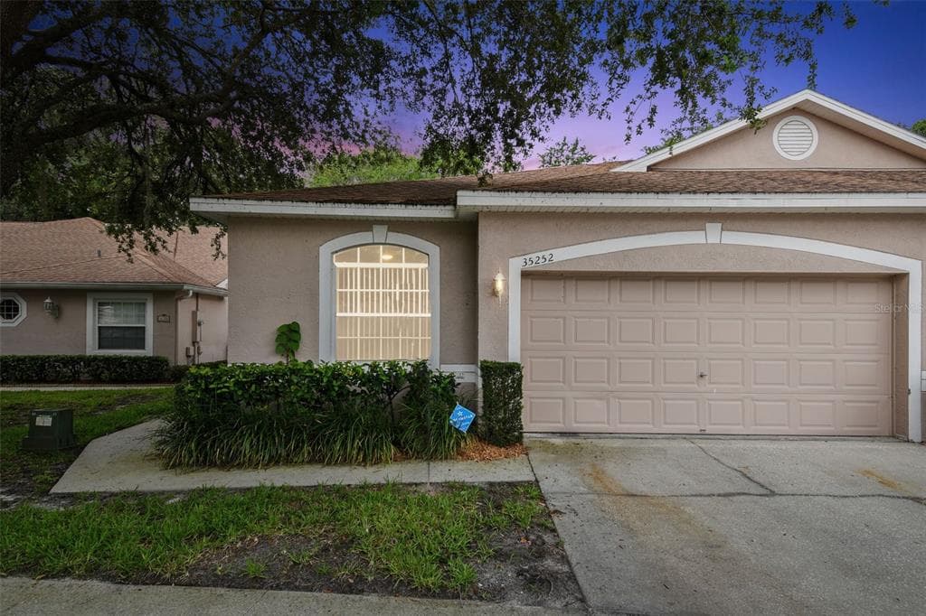 35252 SMALL OAKS WAY ZEPHYRHILLS, FL 33541