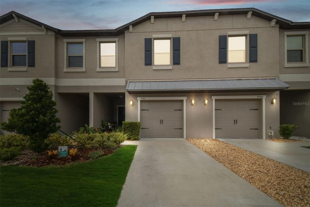 9706 PEMBROOKE PINES DRIVE SUN CITY CENTER, FL 33573