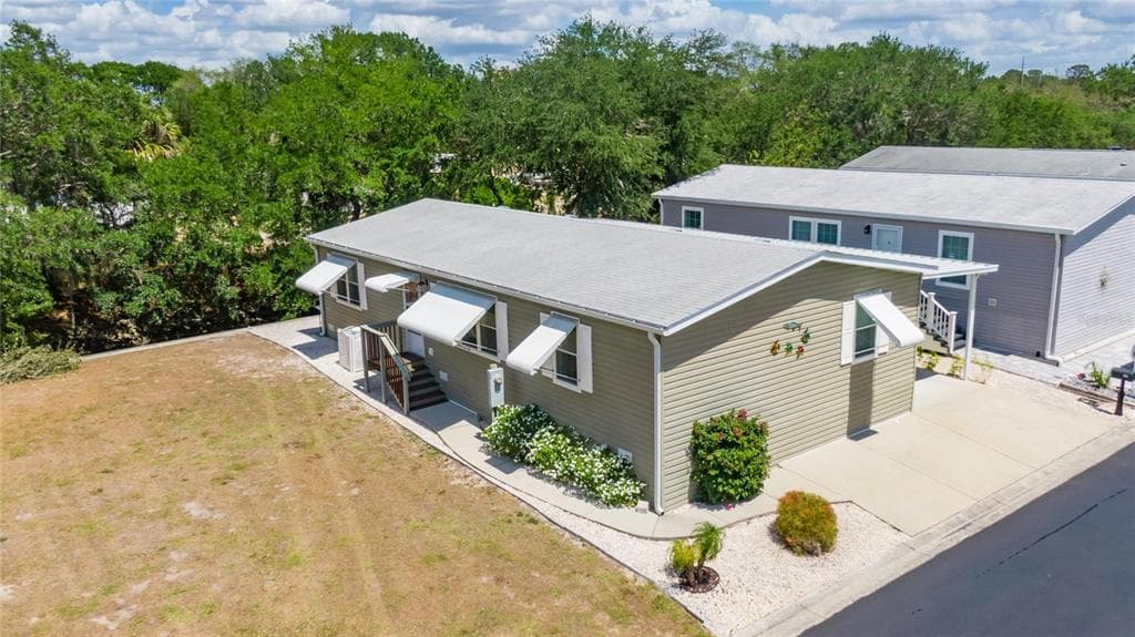 229 N SAINT GEORGE CIRCLE APOLLO BEACH, FL 33572