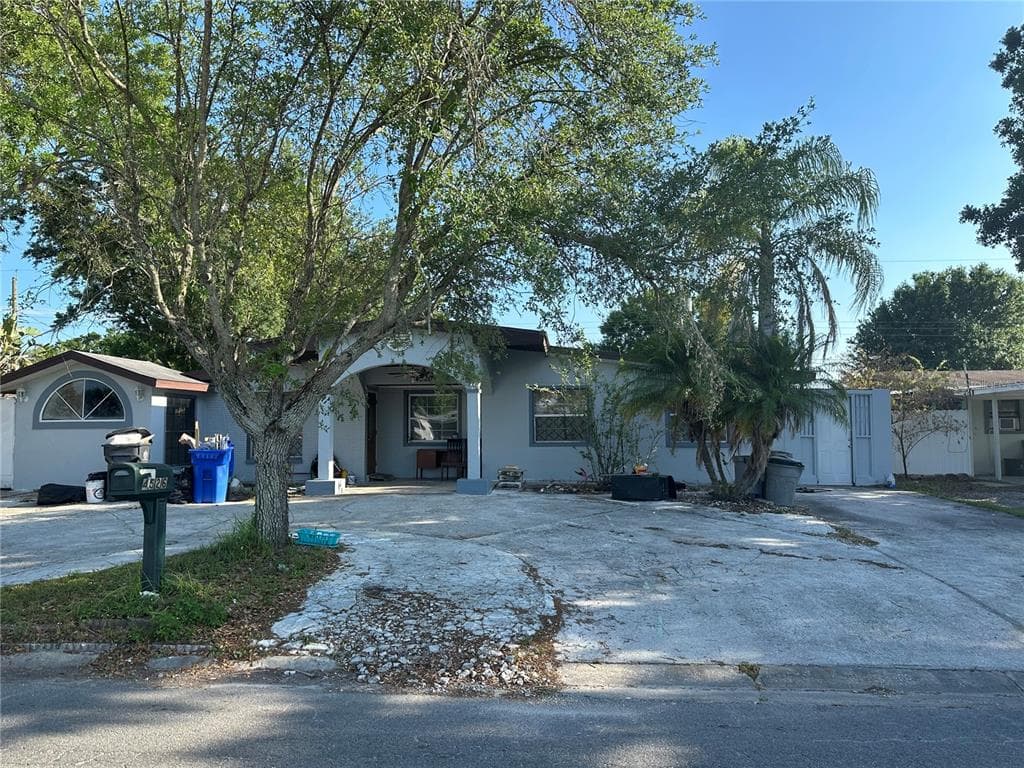 4526 W BURKE STREET TAMPA, FL 33614