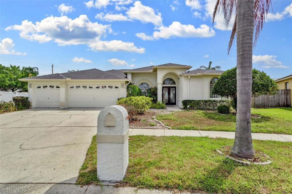 10209 LOCKWOOD PINES LANE TAMPA, FL 33635