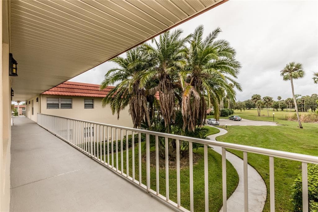 5 VISTA PALM LANE UNIT 203 VERO BEACH, FL 32962