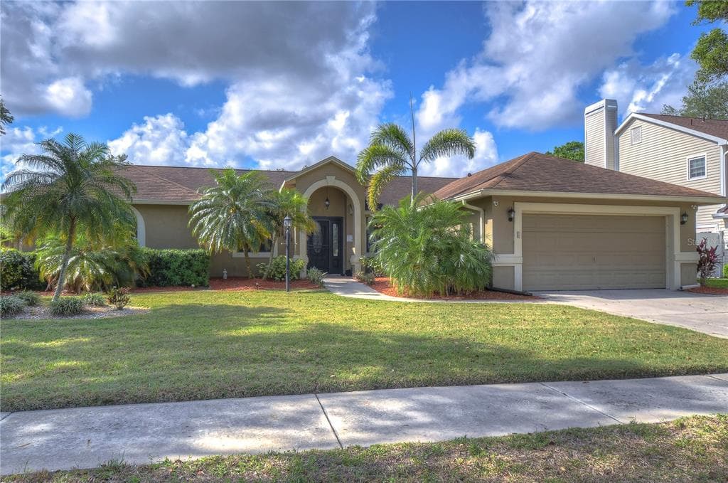 1403 QUEENSBURY AVENUE VALRICO, FL 33596