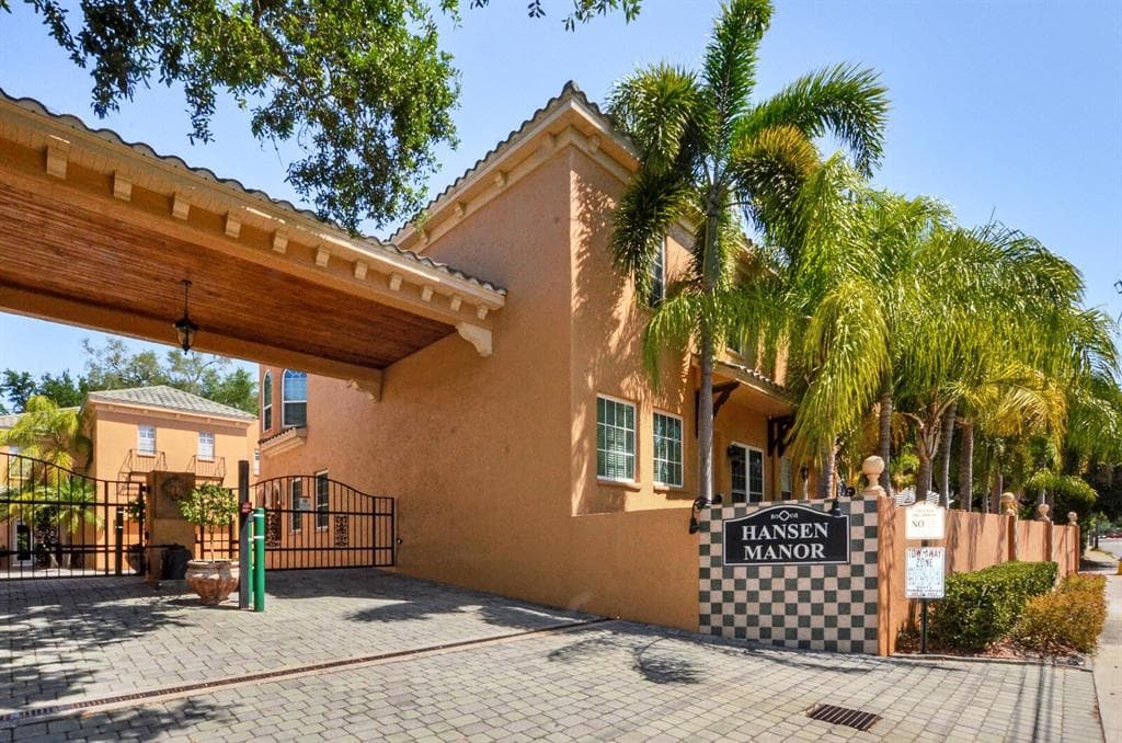 2909 HANSEN MANOR LANE TAMPA, FL 33611