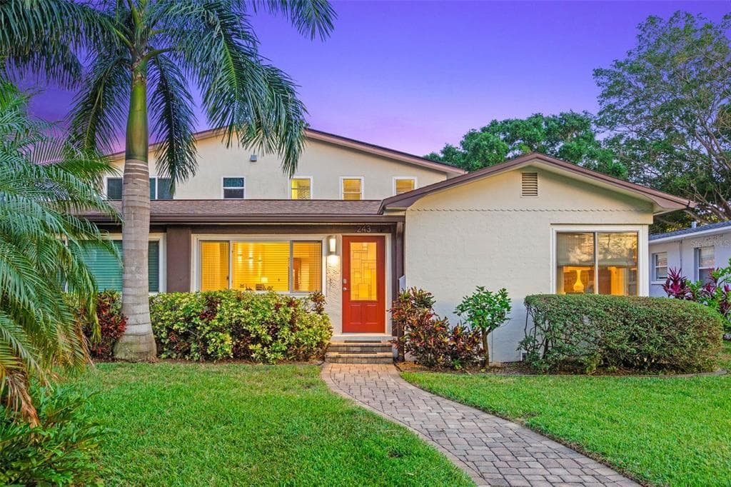 243 MATEO WAY NE ST PETERSBURG, FL 33704