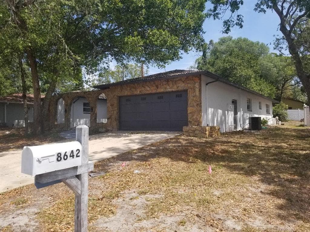 8642 ELM LEAF COURT PORT RICHEY, FL 34668