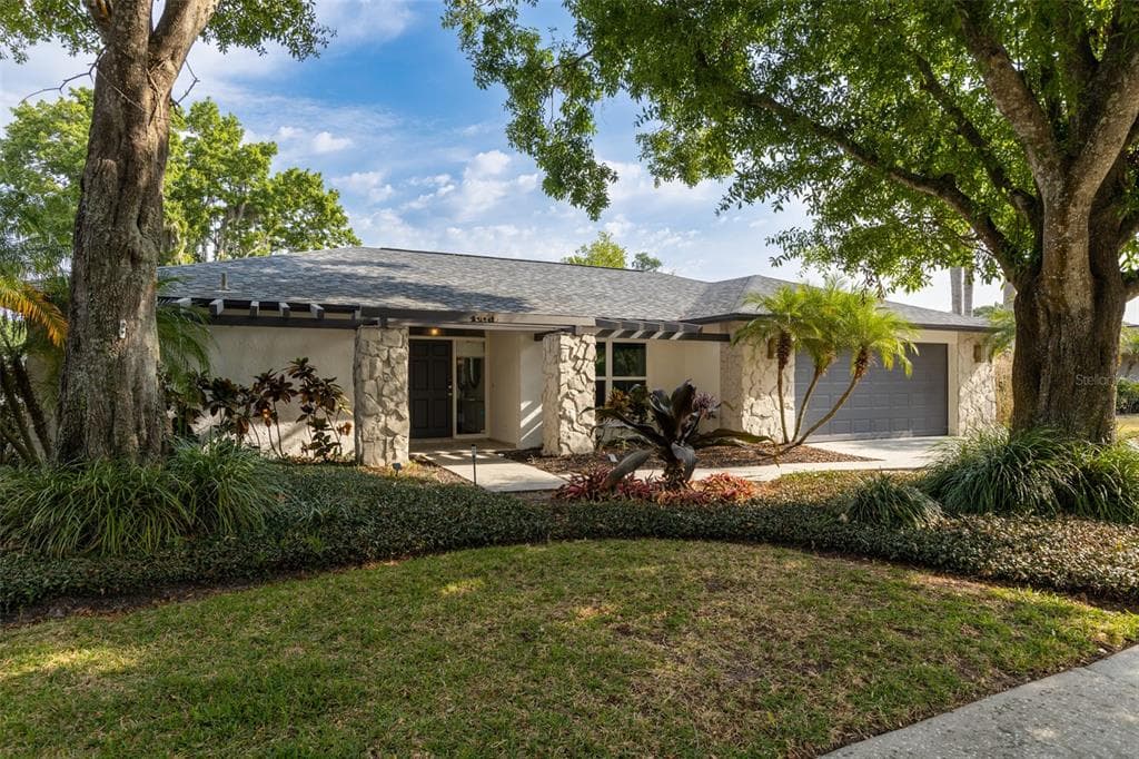3318 FOXRIDGE CIRCLE TAMPA, FL 33618