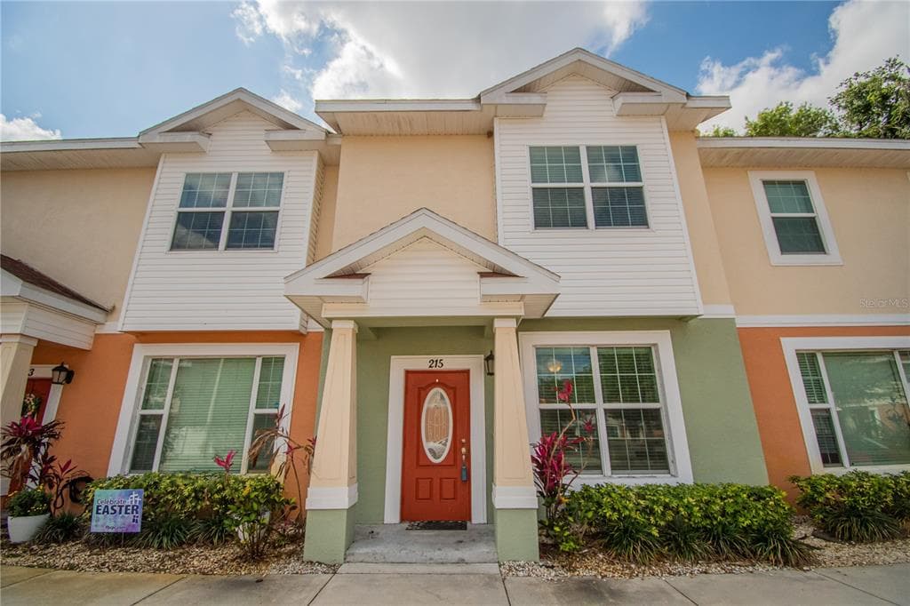 215 ALEXANDER WOODS DRIVE PLANT CITY, FL 33563