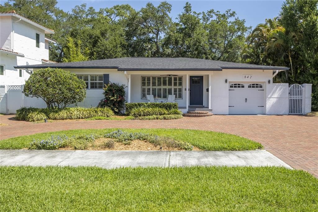 842 SNELL ISLE BOULEVARD NE ST PETERSBURG, FL 33704