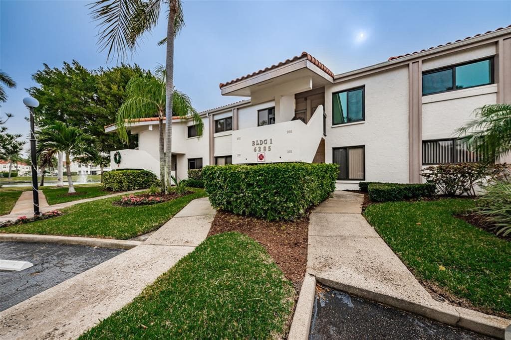 6285 BAHIA DEL MAR BOULEVARD UNIT 103 ST PETERSBURG, FL 33715
