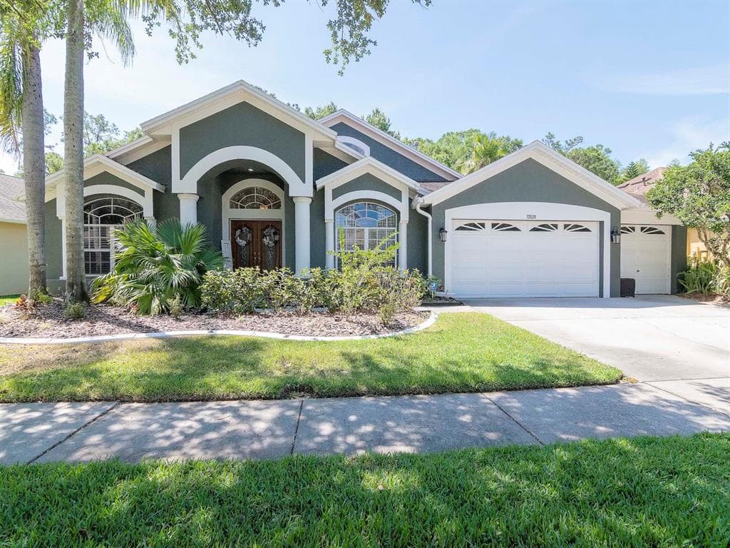 10524 CHAMBERS DRIVE TAMPA, FL 33626