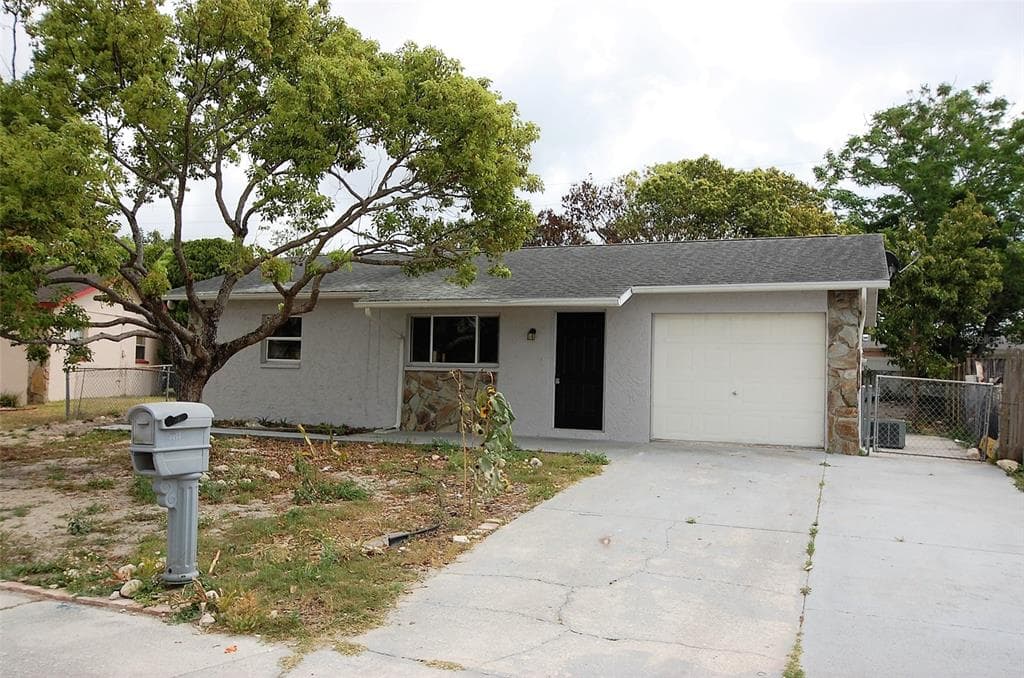 8744 VELVET DRIVE PORT RICHEY, FL 34668