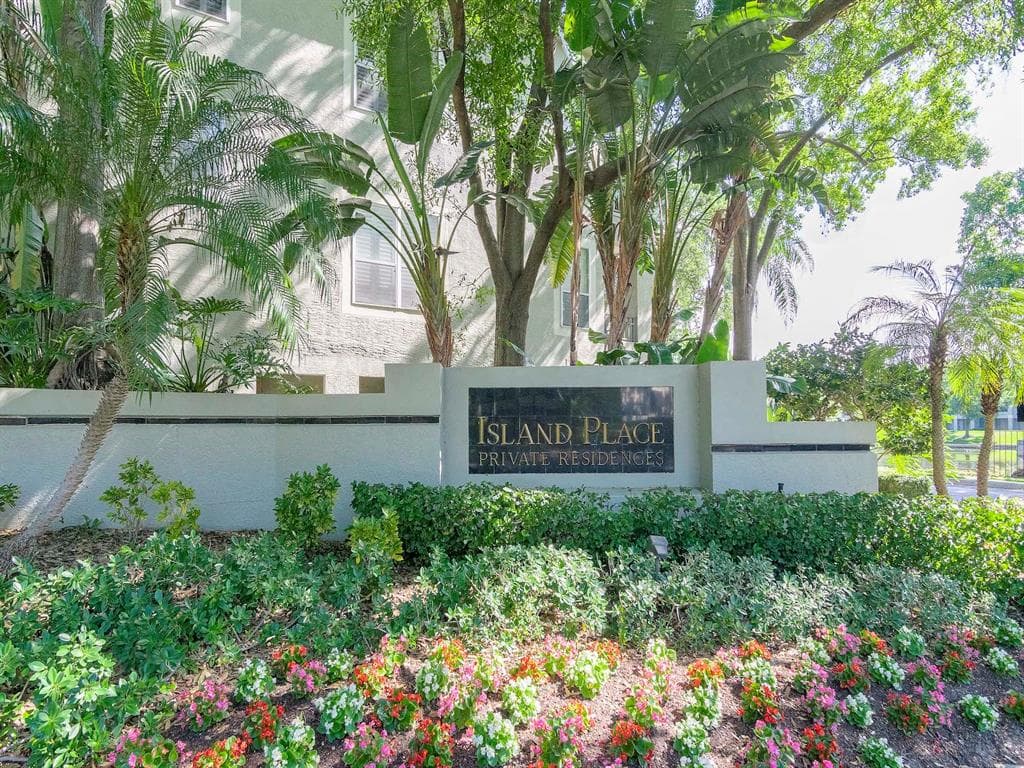 610 BATTEN COURT TAMPA, FL 33602