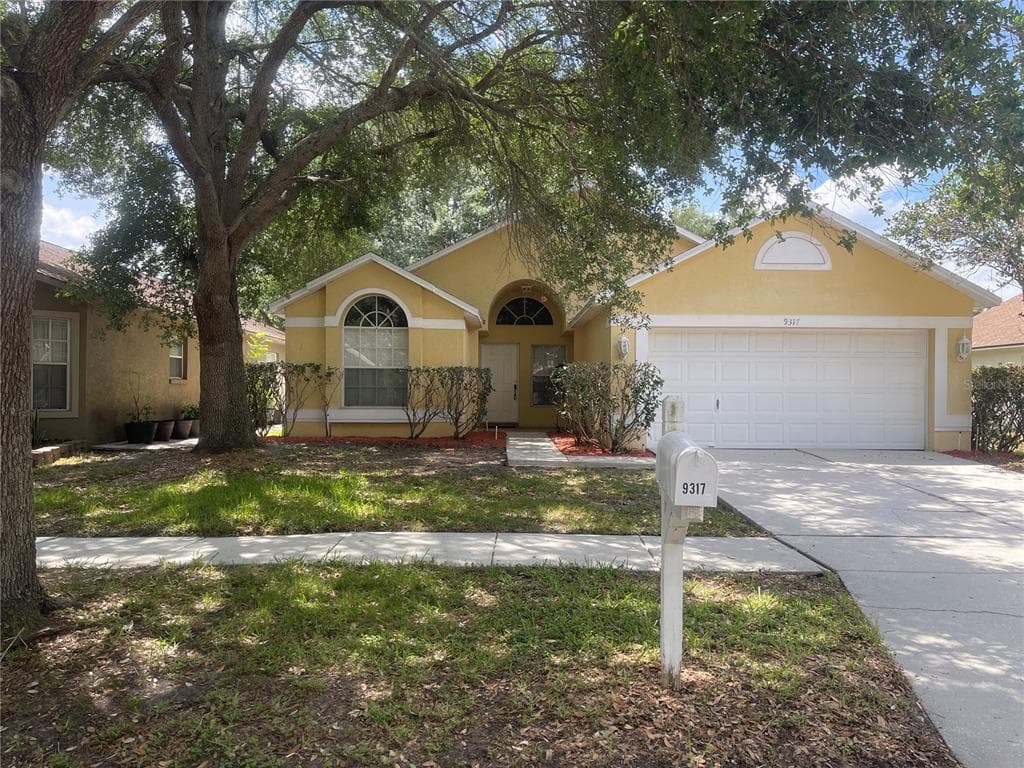 9317 HIDDEN WATER CIRCLE RIVERVIEW, FL 33578