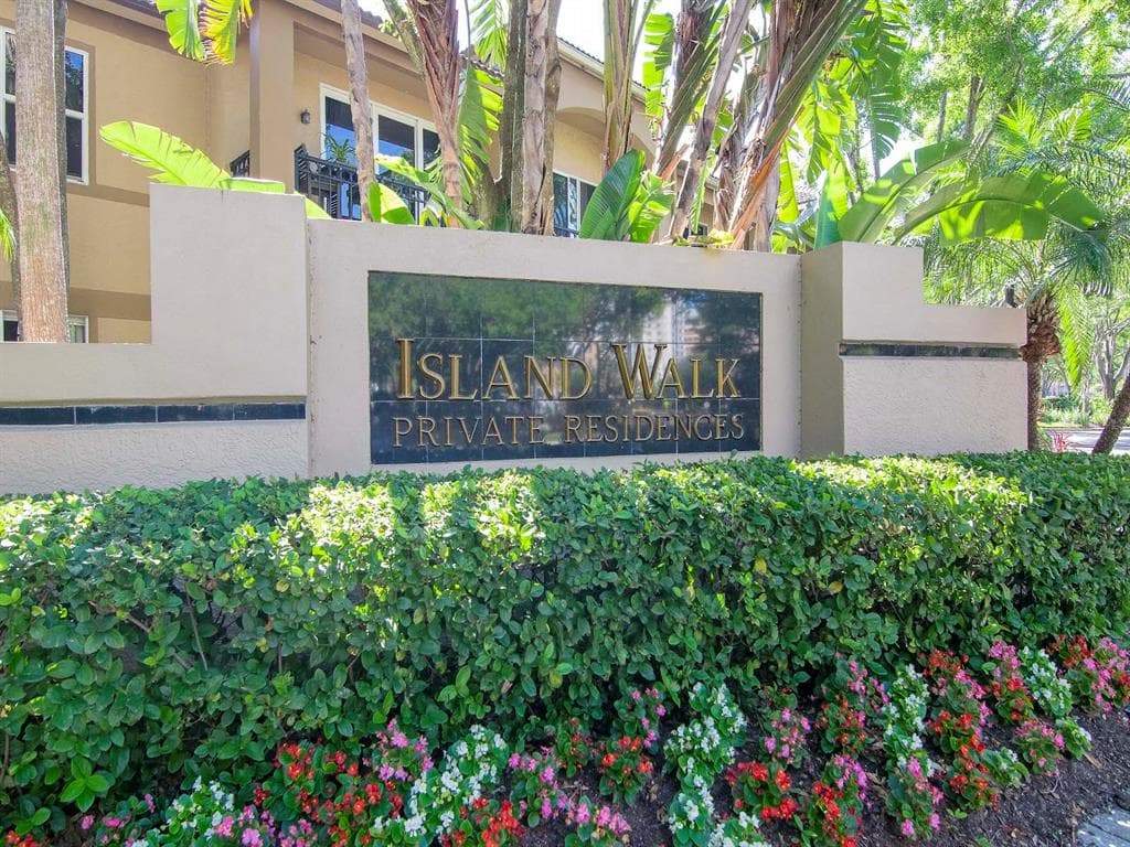 926 NORMANDY TRACE ROAD TAMPA, FL 33602
