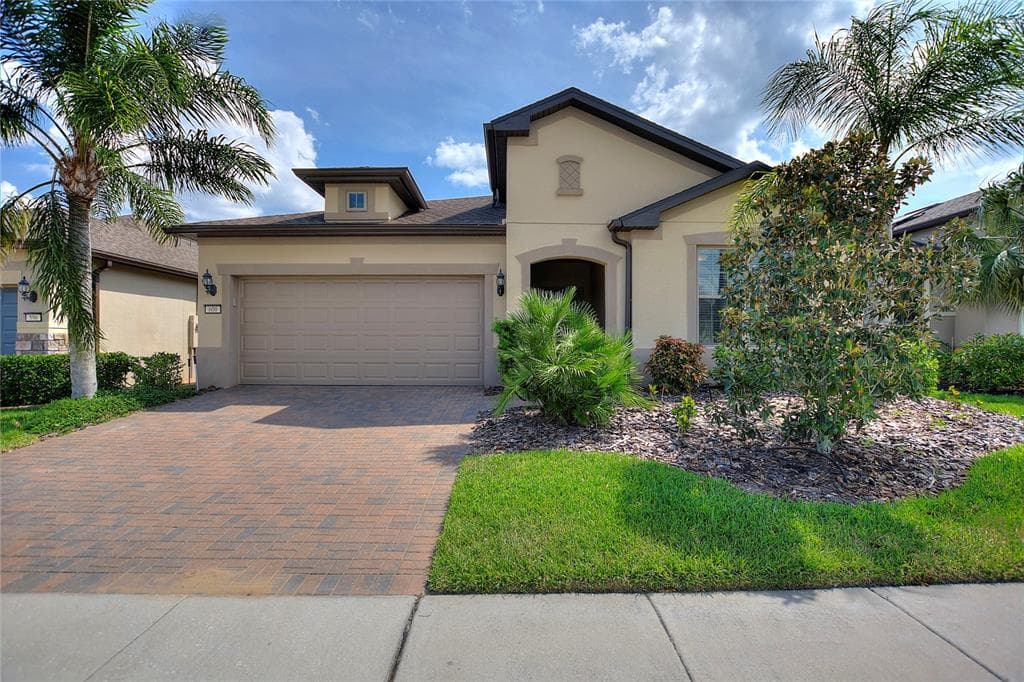 600 CANTABRIA DRIVE DAVENPORT, FL 33837