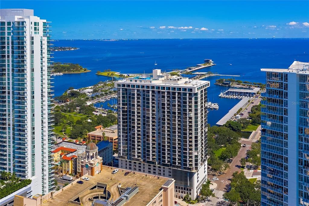 1 BEACH DRIVE SE UNIT 1212 ST PETERSBURG, FL 33701