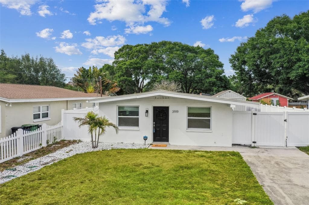 3919 W BAY AVENUE TAMPA, FL 33616